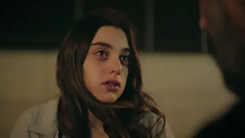 Melisa pierde la razón al descubrir que Kadir ha fallecido Melisa pierde la razón al descubrir que Kadir ha fallecido