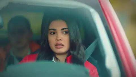 Süsen acompaña a Ömer y Oğulcan al lugar donde ocurrió el tráfigo accidente de kadir Süsen acompaña a Ömer y Oğulcan al lugar donde ocurrió el tráfigo accidente de kadir