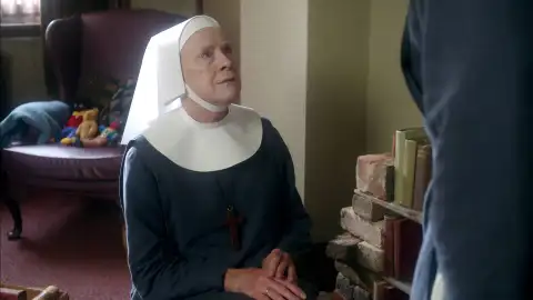 Hermana Mónica Joan Llama a la comadrona
