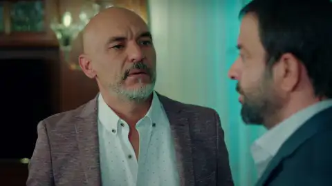 Ahmet descubre el verdadero vínculo entre los Eren y su madre Sevgi Ahmet descubre el verdadero vínculo entre los Eren y su madre Sevgi
