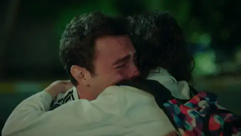 Ömer se derrumba ¡él y sus hermanas vuelven a estar en la calle! Ömer se derrumba ¡él y sus hermanas vuelven a estar en la calle!