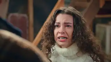 Asiye echa a Ömer de casa tras dudar de que Yasmin y su madre estuvieran detrás de la muerte de Sevgi Asiye echa a Ömer de casa tras dudar de que Yasmin y su madre estuvieran detrás de la muerte de Sevgi