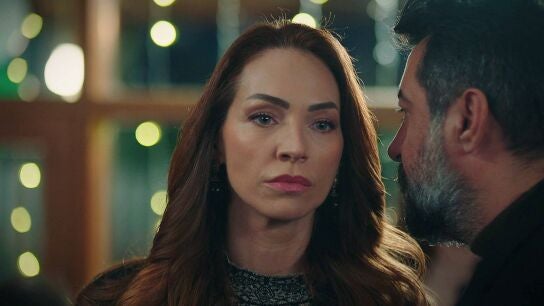 Ayla est&aacute; a punto de revelar que Akif mat&oacute; a Veli, pero el padre de Doruk se guarda un as bajo la manga para evitar ser descubierto