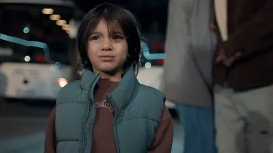 Filiz deja unos minutos solo a Kuzey y el pequeño acaba desapareciendo Filiz deja unos minutos solo a Kuzey y el pequeño acaba desapareciendo