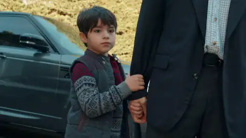 La prueba de ADN revela que Kuzey es hijo de Karsu y Reha y ahora le toca regresar a casa con su verdadera familia La prueba de ADN revela que Kuzey es hijo de Karsu y Reha y ahora le toca regresar a casa con su verdadera familia