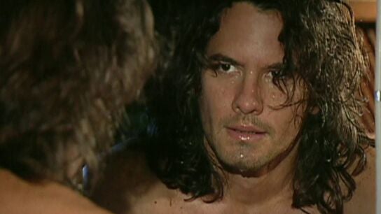 Pasión de gavilanes - Juan queda hipnotizado con Norma, la hija mayor de los Elizondo