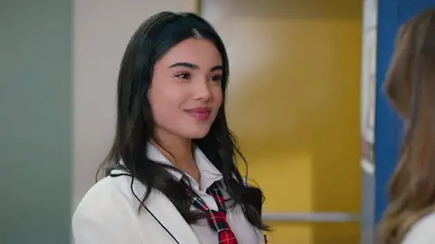 Süsen sigue el consejo de su madre Süreyya para alejar a Lydia de su novio Ömer Süsen sigue el consejo de su madre Süreyya para alejar a Lydia de su novio Ömer