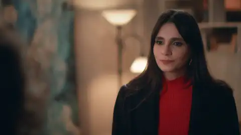 Irmak se enfrenta a Atilla: "¿Cómo has podido hacerle algo así a Karsu?"  Irmak se enfrenta a Atilla: "¿Cómo has podido hacerle algo así a Karsu?"