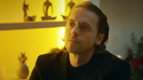 Atilla le confiesa a Karsu su secreto mejor guadado Atilla le confiesa a Karsu su secreto mejor guadado