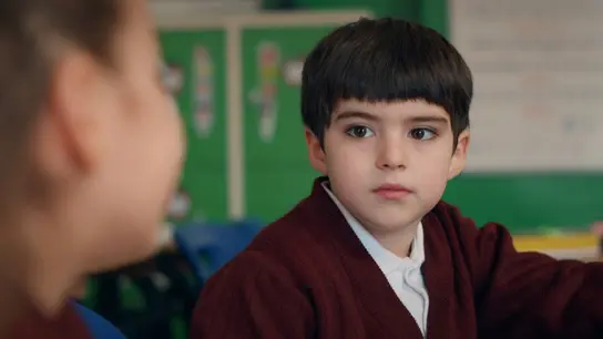 Deniz le pide matrimonio a su amiga de clase Deniz le pide matrimonio a su amiga de clase