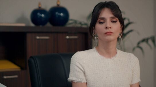 Irmak busca venganza y denuncia a su marido Adnan ante Hacienda