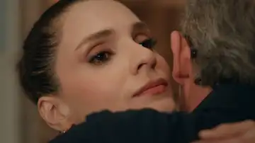 Irmak se venga de su marido Adnan: lo denuncia ante Hacienda por evasión de impuestos y acaba entre rejas Irmak se venga de su marido Adnan: lo denuncia ante Hacienda por evasión de impuestos y acaba entre rejas