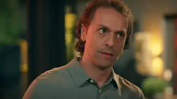 Atilla se enfrenta a Reha por amor a Karsu y acaba siendo denunciado Atilla se enfrenta a Reha por amor a Karsu y acaba siendo denunciado