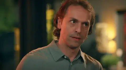 Atilla se enfrenta a Reha por amor a Karsu y acaba siendo denunciado Atilla se enfrenta a Reha por amor a Karsu y acaba siendo denunciado