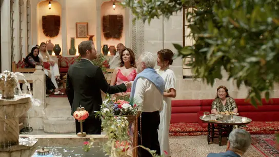Karsu y su jefe coinciden en la preboda de Filiz y Hasan Karsu y su jefe coinciden en la preboda de Filiz y Hasan