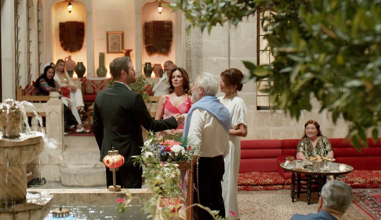 Karsu y su jefe coinciden en la preboda de Filiz y Hasan