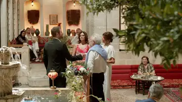 Karsu y su jefe coinciden en la preboda de Filiz y Hasan Karsu y su jefe coinciden en la preboda de Filiz y Hasan