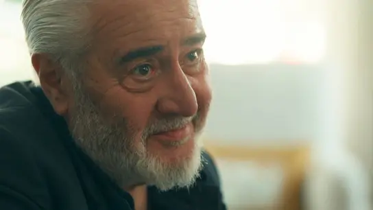 Hasan le pide matrimonio a Filiz Hasan le pide matrimonio a Filiz