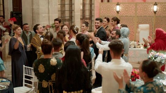 Mert Melek ameniza la boda de Filiz y Hasan 