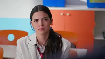 Yasmin no puede aceptar que su madre Şevval acabara con la vida de su padre, y rompe definitivamente su relación con ella Yasmin no puede aceptar que su madre Şevval acabara con la vida de su padre, y rompe definitivamente su relación con ella