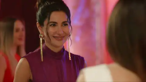 Ayça se cuele en la fiesta que Karsu ha organizado a un amigo de Bora Ayça se cuele en la fiesta que Karsu ha organizado a un amigo de Bora