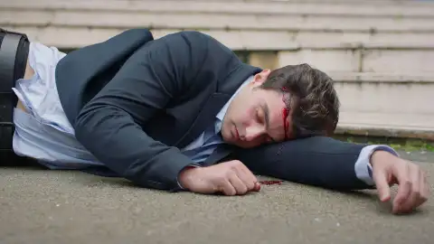 La boda secreta de Ömer y Süsen se aplaza tras un enfrentamiento fortuito con Oğulcan que podía haber terminado en tragedia La boda secreta de Ömer y Süsen se aplaza tras un enfrentamiento fortuito con Oğulcan que podía haber terminado en tragedia