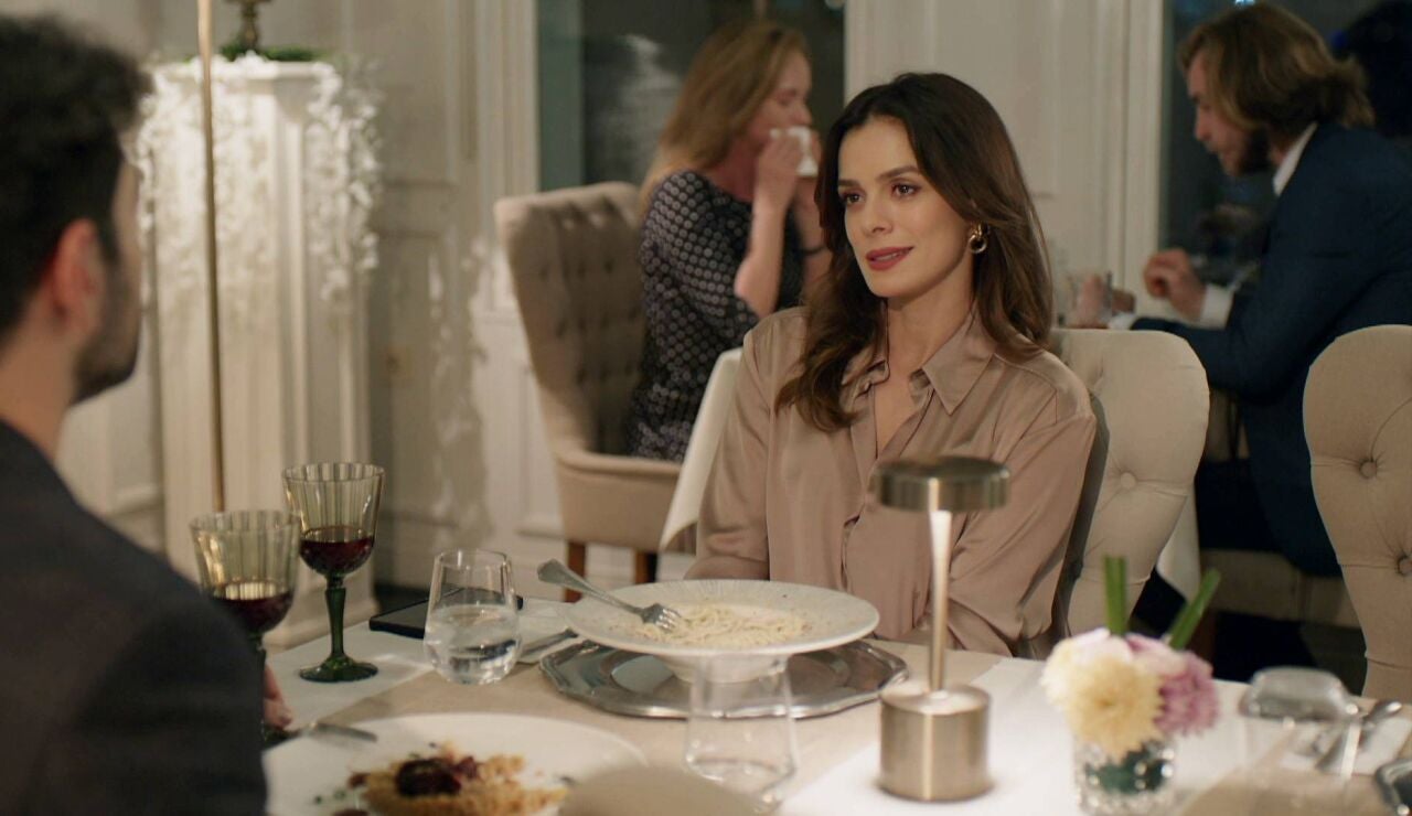 Filiz mete la pata: le organiza una cita a Karsu sin saber que est&aacute; con Bora