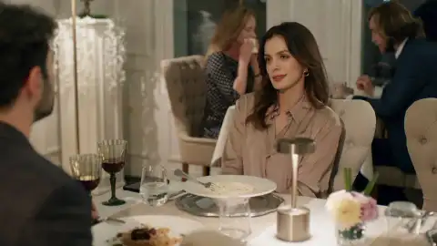 Filiz mete la pata: le organiza una cita a Karsu sin saber que está con Bora Filiz mete la pata: le organiza una cita a Karsu sin saber que está con Bora