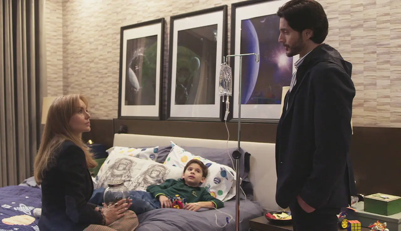 Leona se sale con la suya: consigue el puesto de asistente de Gael y comienza su venganza contra los Torrenegro