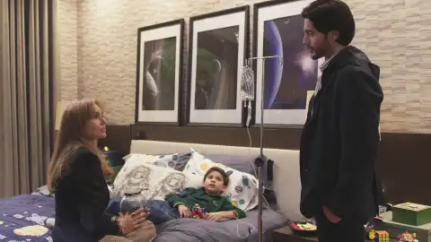 Leona se sale con la suya: consigue el puesto de asistente de Gael y comienza su venganza contra los Torrenegro Leona se sale con la suya: consigue el puesto de asistente de Gael y comienza su venganza contra los Torrenegro