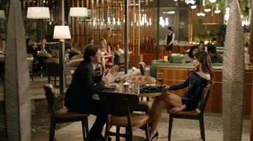 Ayça intenta vengarse de Hakan cenando con el primo de Bora... pero nada sale como esperaba Ayça intenta vengarse de Hakan cenando con el primo de Bora... pero nada sale como esperaba