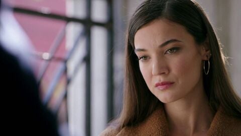 Secretos de familia - Ceylin entrega a Ilgaz la demanda de divorcio