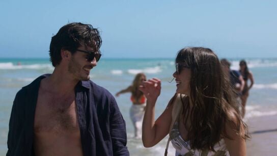 Velvet el nuevo imperio - Ana se va de viaje de trabajo con Alberto y terminan compartiendo habitaci&oacute;n