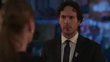 Velvet el nuevo imperio - Blanca descubre que Max robó el collar desaparecido en Velvet Velvet el nuevo imperio - Blanca descubre que Max robó el collar desaparecido en Velvet