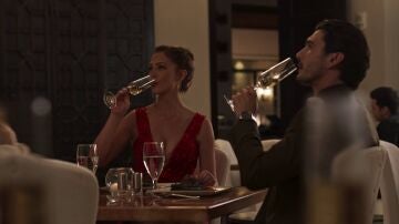 Velvet el nuevo imperio - Ana ve a Alberto meterse con Cristina en su habitaci&oacute;n