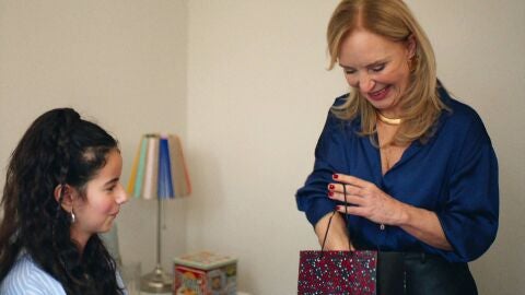 Nazan regala a Tilsim y a sus amigas unas pulseras muy caras