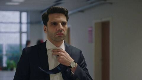 Secretos de familia - Ilgaz renuncia a su puesto de fiscal por Ceylin