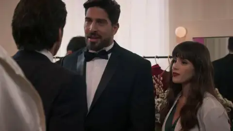Velvet el nuevo imperio - Ana se presenta con un amigo y Alberto se muere de celos Velvet el nuevo imperio - Ana se presenta con un amigo y Alberto se muere de celos