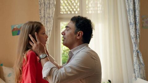 Hilmi esconde el dinero de la venta de su casa 