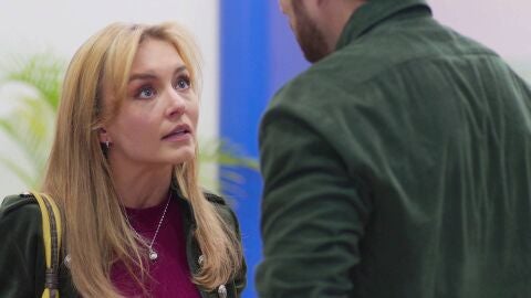 Leona pone su atención en Ana Julia