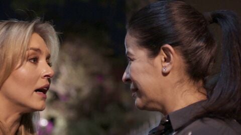 Consuelo le pide a Leona que sea prudente