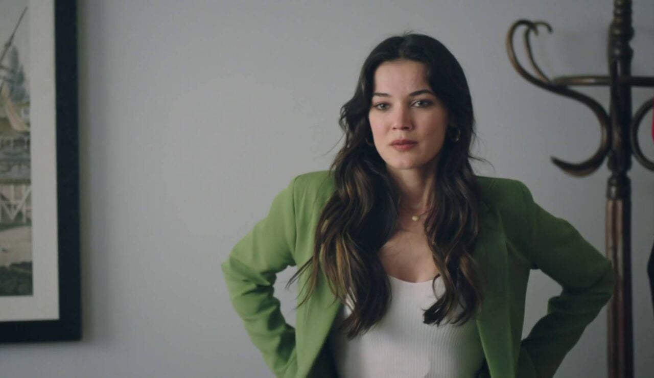 Secretos de familia - Yekta hace que detengan a Ceylin como si estuviera loca