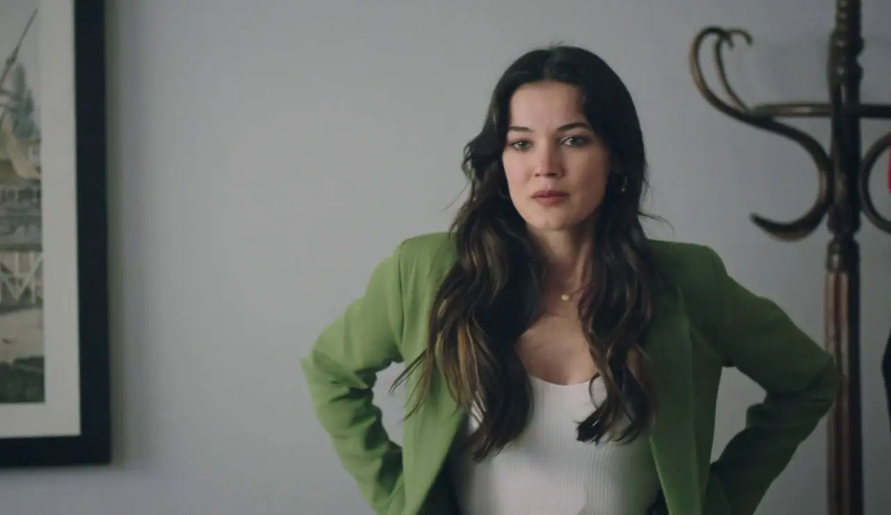 Secretos de familia - Yekta hace que detengan a Ceylin como si estuviera loca