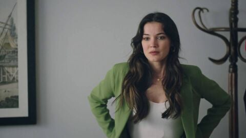 Secretos de familia - Yekta hace que detengan a Ceylin como si estuviera loca