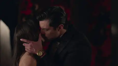 Velvet el nuevo imperio - Mateo se hace pasar por el novio de Ana Velvet el nuevo imperio - Mateo se hace pasar por el novio de Ana