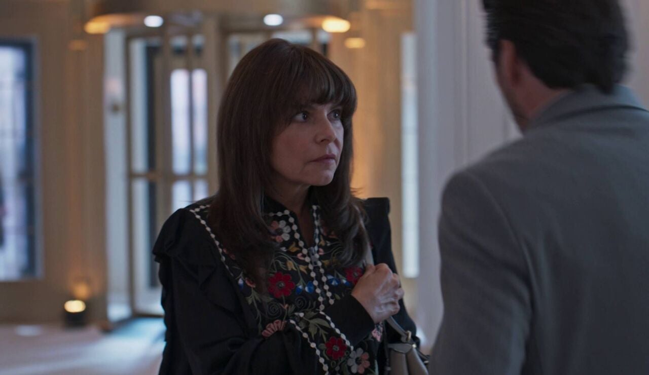 Velvet el nuevo imperio - La madre de Alberto aparece justo para su boda