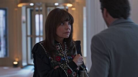 Velvet el nuevo imperio - La madre de Alberto aparece justo para su boda