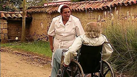 Martín y Hortensia huyen del psiquiátrico y el tiempo corre en su contra Martín y Hortensia huyen del psiquiátrico y el tiempo corre en su contra