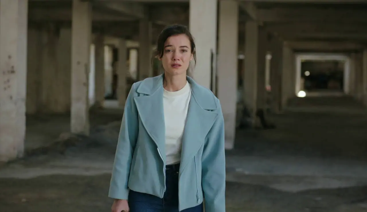 Secretos de familia - Yekta muestra a Ceylin que Çinar mató a su padre