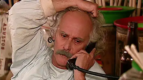 Si Tras escapar del psiquiátrico junto a Hortensia, Martín confiesa a sus nietas el calvario que vivió: fue recluido contra su voluntad y Fernando quería verlo muerto Si Tras escapar del psiquiátrico junto a Hortensia, Martín confiesa a sus nietas el calvario que vivió: fue recluido contra su voluntad y Fernando quería verlo muerto